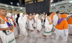 jamaah-haji-indonesia-gelombang-pertama-mulai-melaksanakan-umrah-di_220613112418-145